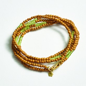 Fio de sândalos e peridoto 