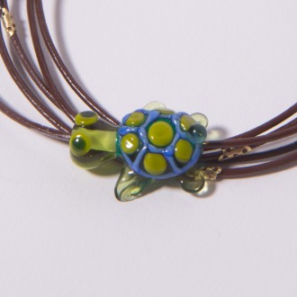Fio de Couro com Tartaruga Murano P